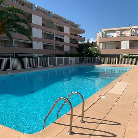 Riviera Avec Piscine Apartment