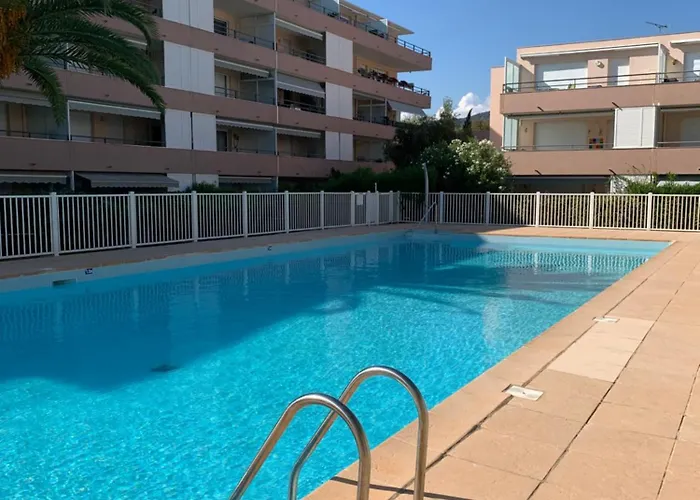 Riviera Avec Piscine Apartman